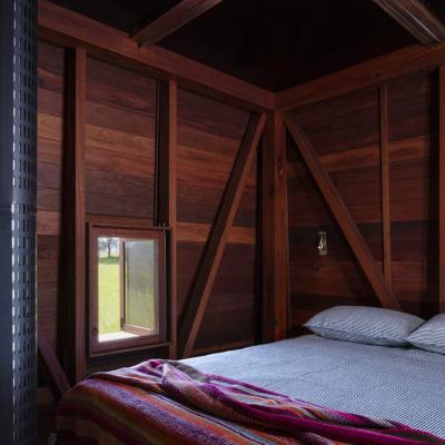 5 Loft Bedroom Level With Ironbark Structure And Lining
